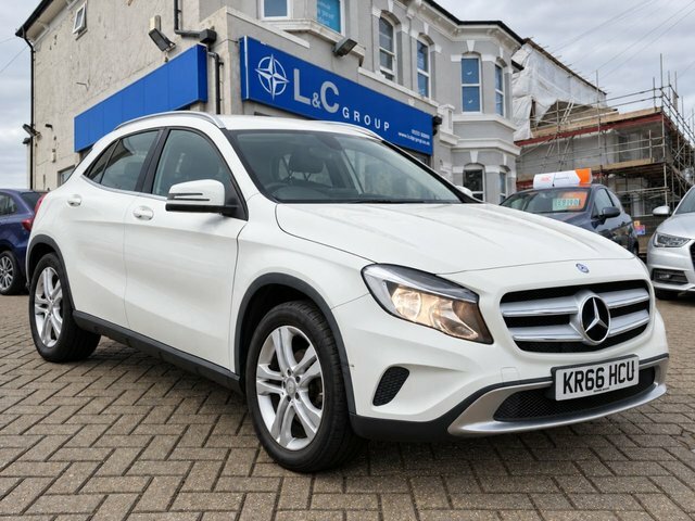 Mercedes-Benz GLA Class 2.1 Gla 220 D 4Matic Amg Line 174 Bhp Silver #1