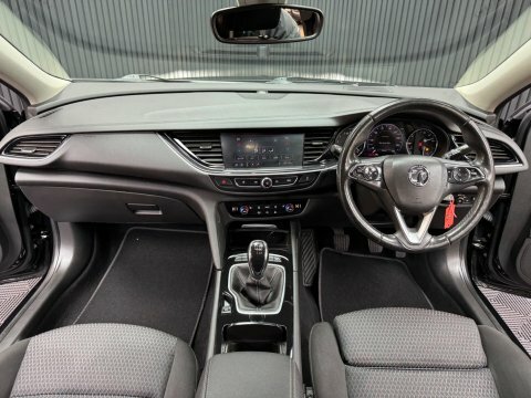 Vauxhall Insignia 1.5 Turbo D Black #4