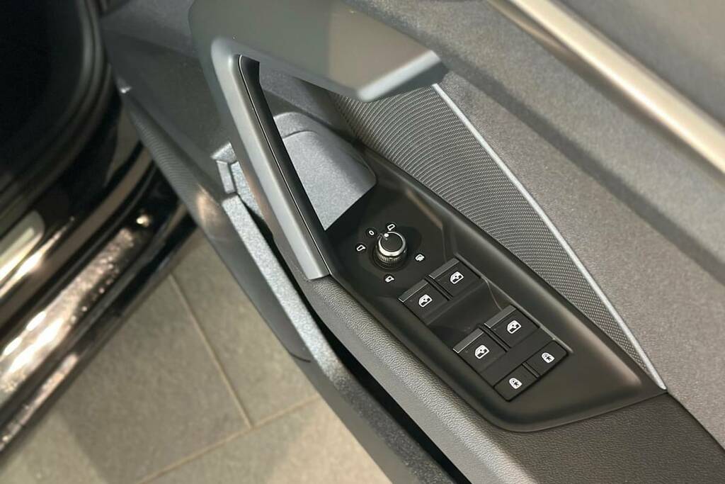 Audi A3 30 Tfsi Sport S Tronic Black #4