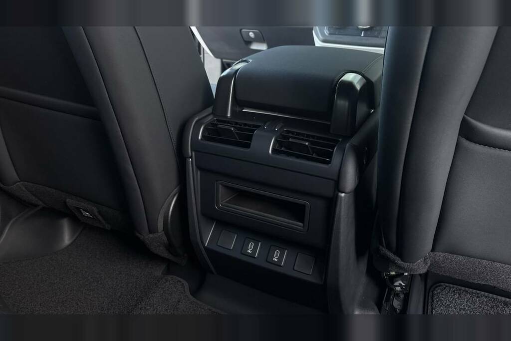 Land Rover Defender 110 Octa Gold #17