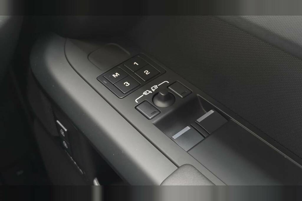 Land Rover Defender 90 3.0 D350 X-dynamic Se 90 Grey #31