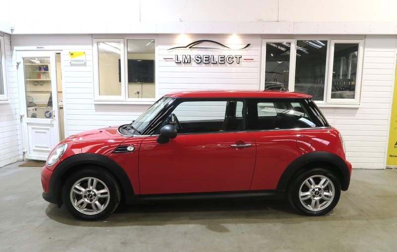 Mini Hatch 100 Red