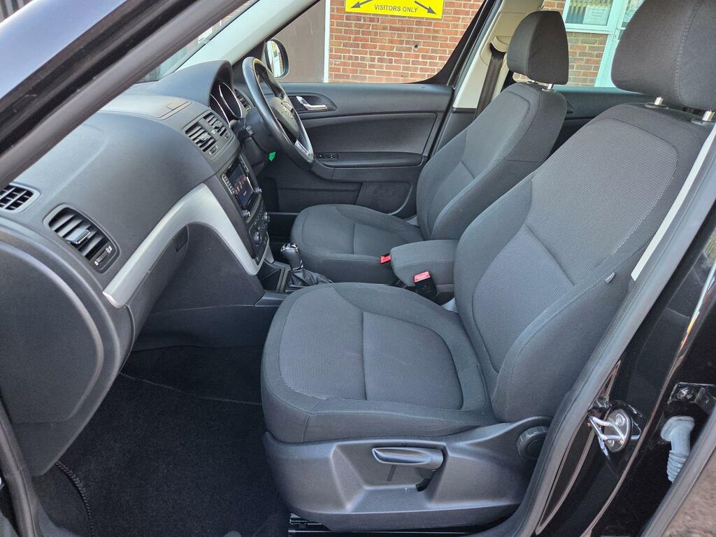 Skoda Yeti 2L Black Edition Black #10