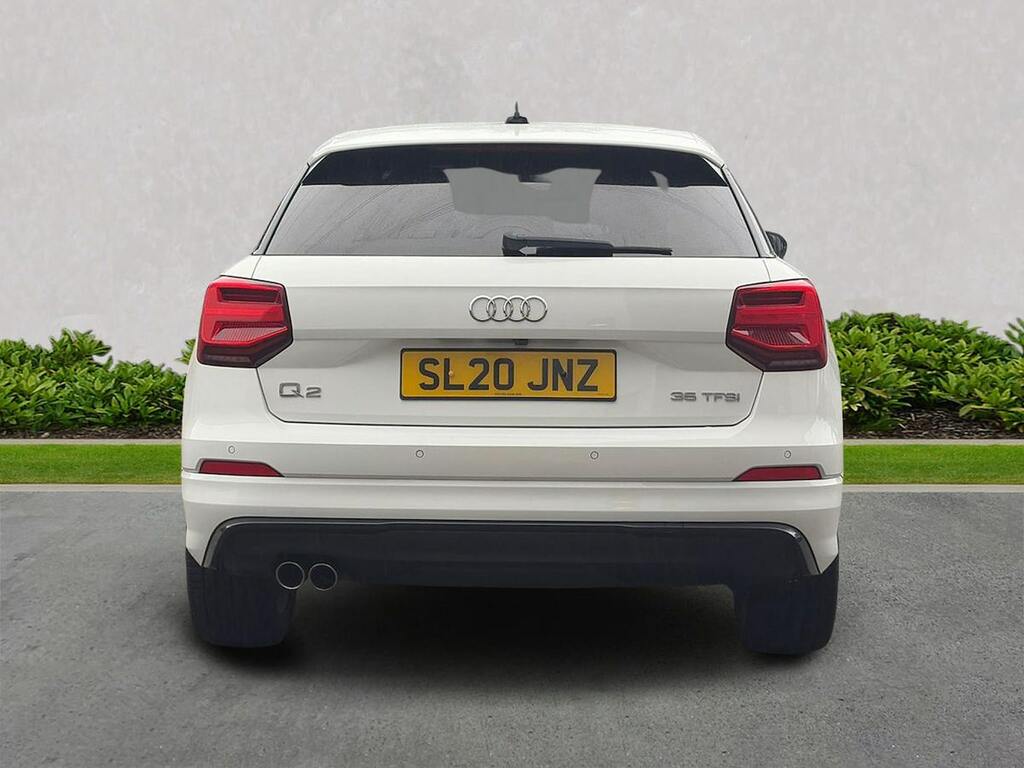 Audi Q2 35 Tfsi Black Edition  #4