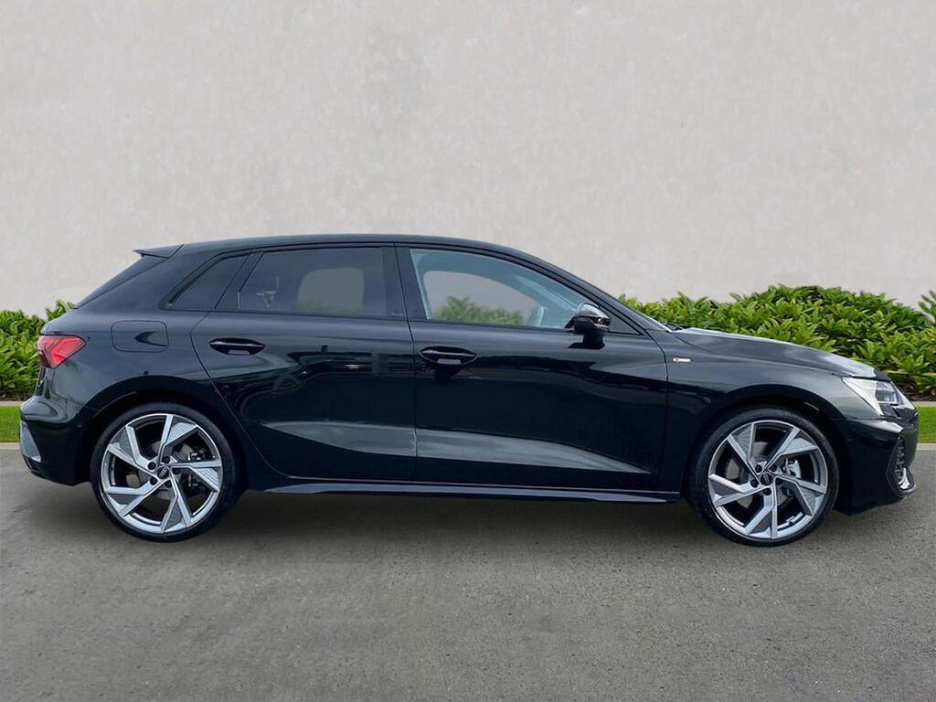Audi A3 1.5 Tfsi Black Edition Sportback S Tron  #3