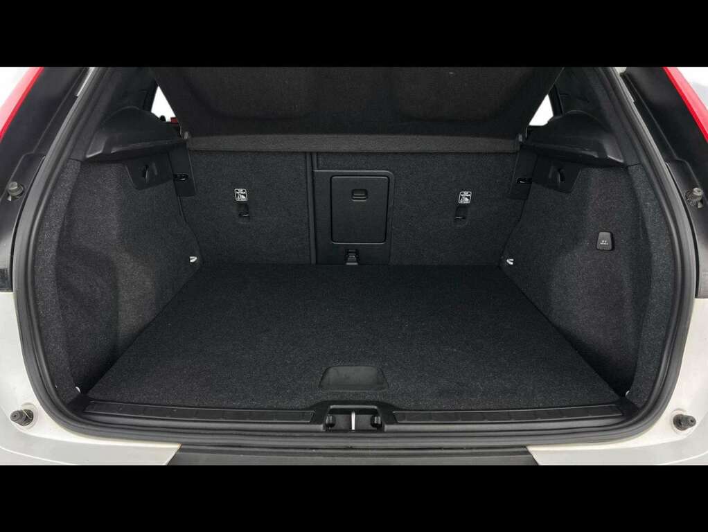 Volvo XC40 2.0 B4p R Design #6
