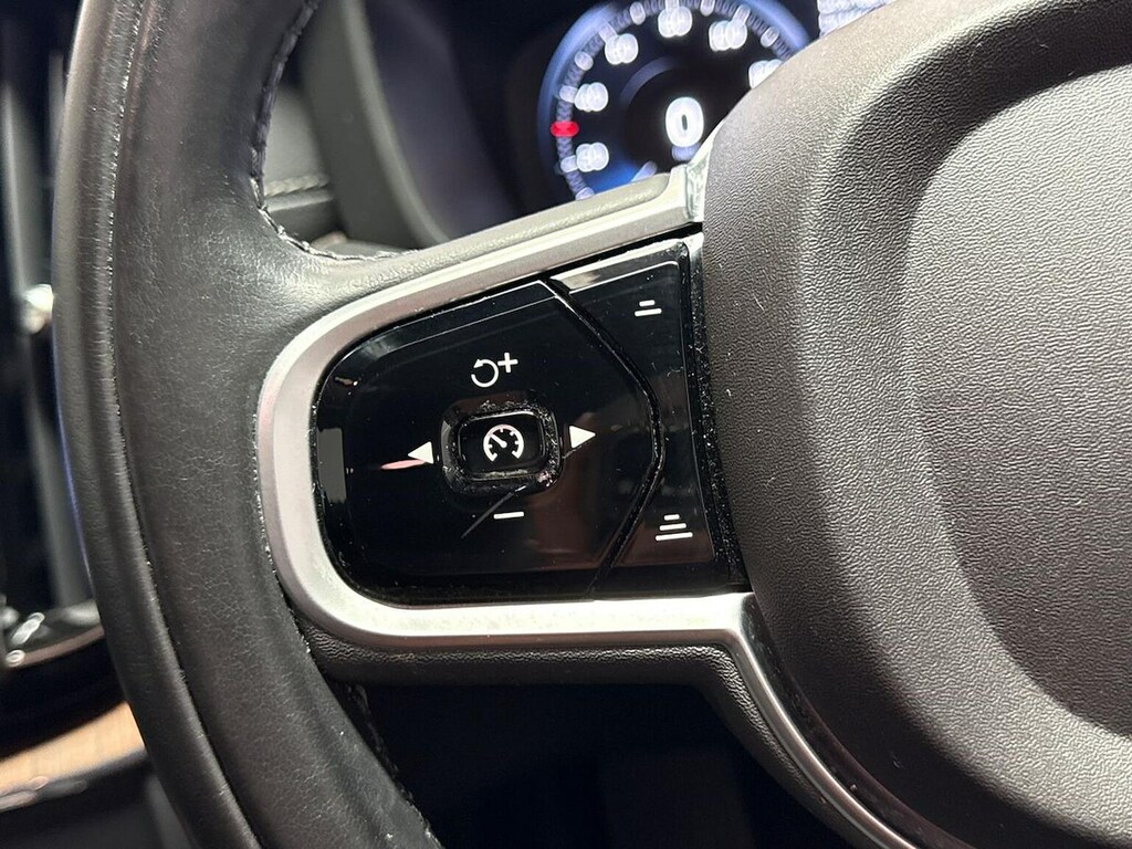 Volvo XC60 Inscription Pro Red #25