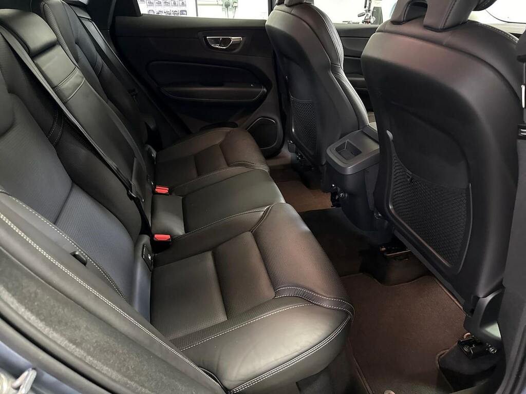 Volvo XC60 Inscription Pro Red #16