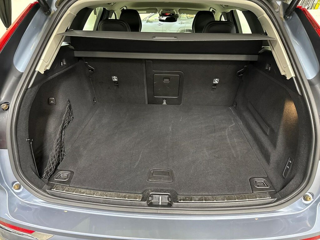 Volvo XC60 Inscription Pro Red #17