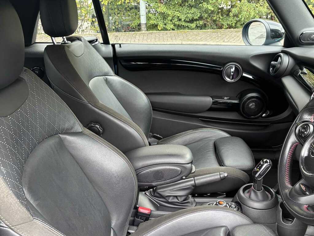 Mini Convertible 1.5 Cooper Exclusive II Comfortnav Pack Black #28