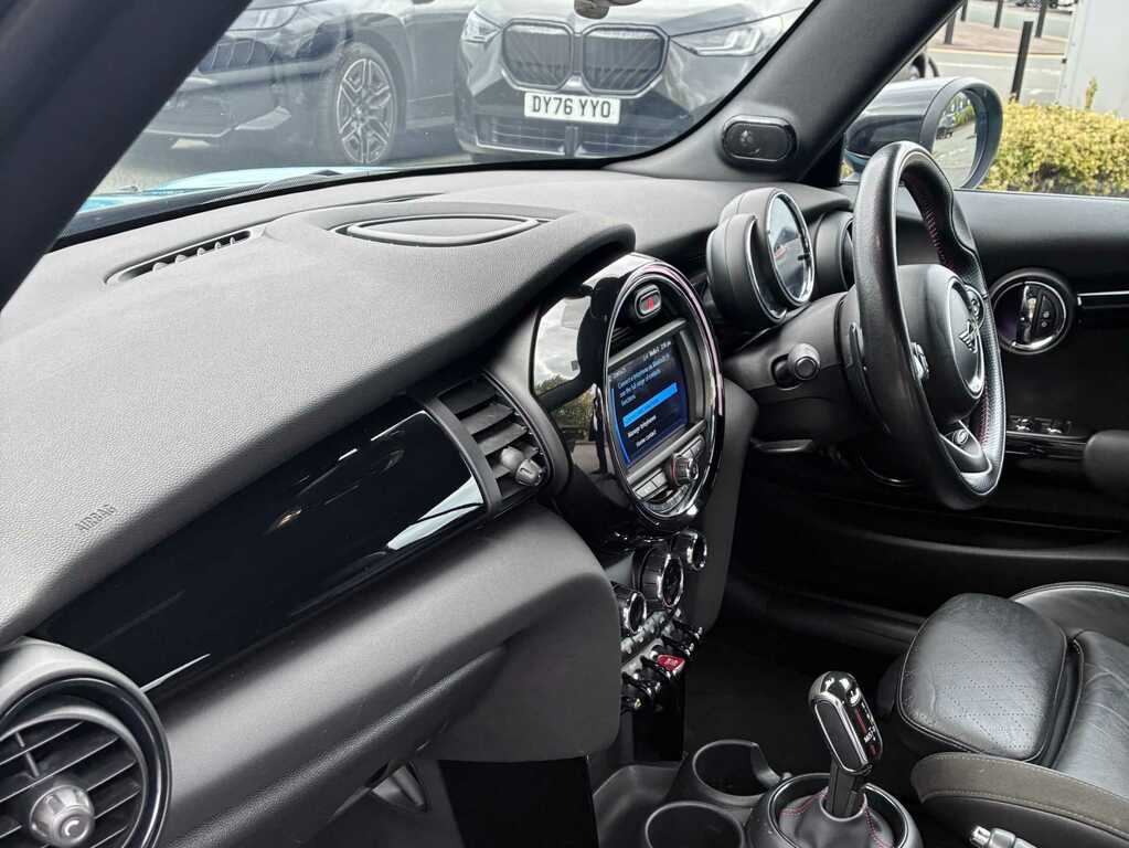 Mini Convertible 1.5 Cooper Exclusive II Comfortnav Pack Black #33