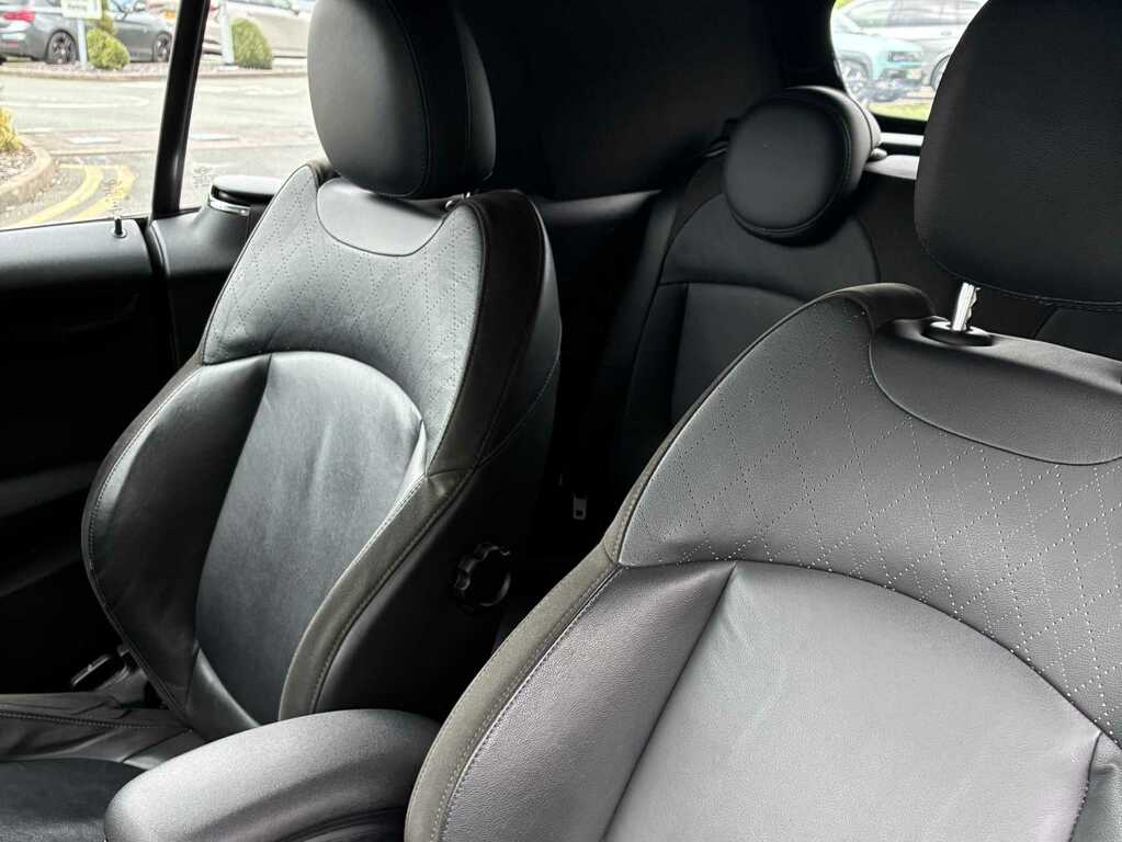 Mini Convertible 1.5 Cooper Exclusive II Comfortnav Pack Black #32