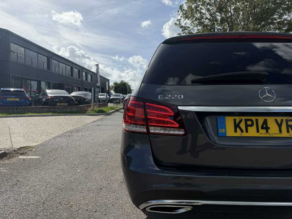 Mercedes-Benz E Class 2.1 E220 Cdi Amg Sport Cabriolet G-tron White #12
