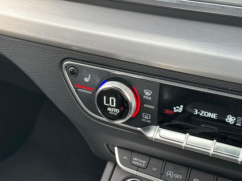 Audi Q5 2L S Line Black #25