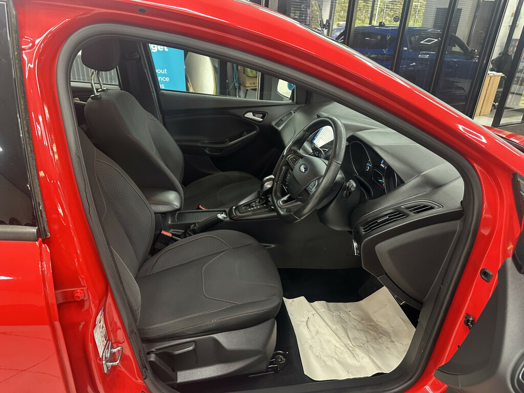 Ford Focus 1.0 St Line Red #5