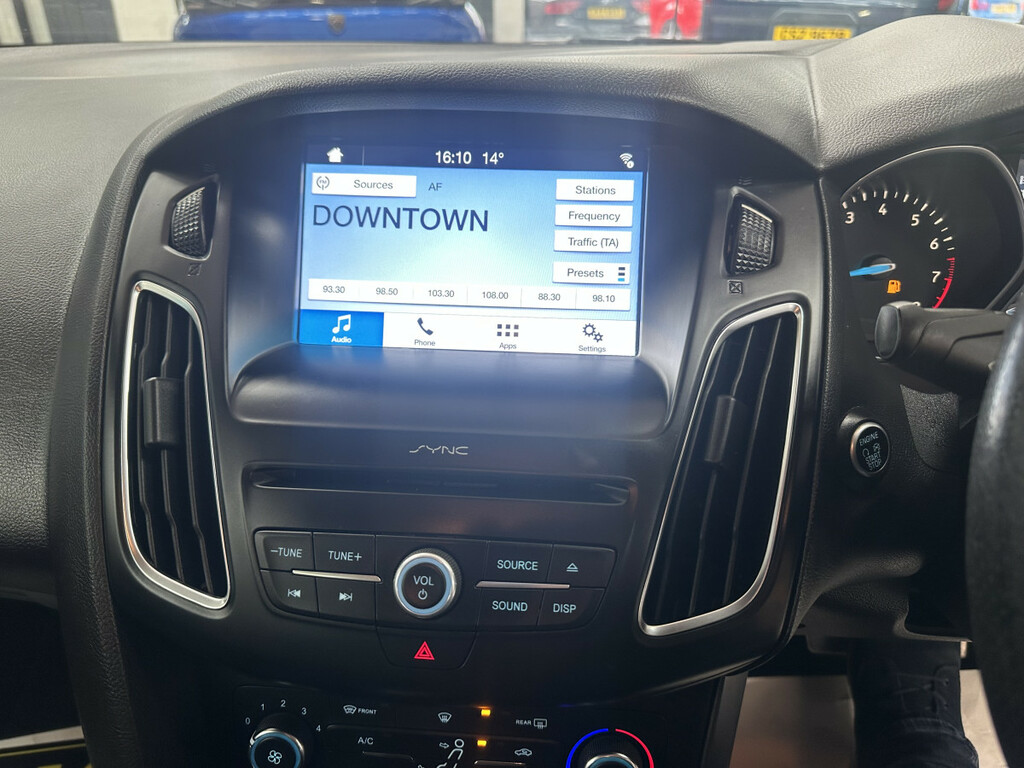 Ford Focus 1.0 St Line Red #3