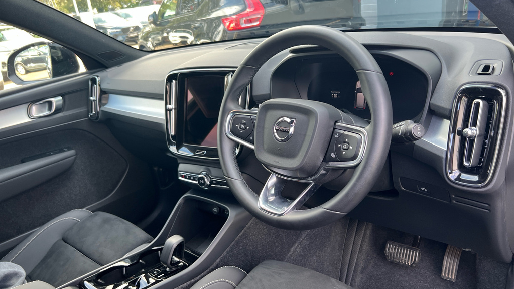 Volvo XC40 Xc40 2.0 B4p Plus Dark RE26OTR Black #4