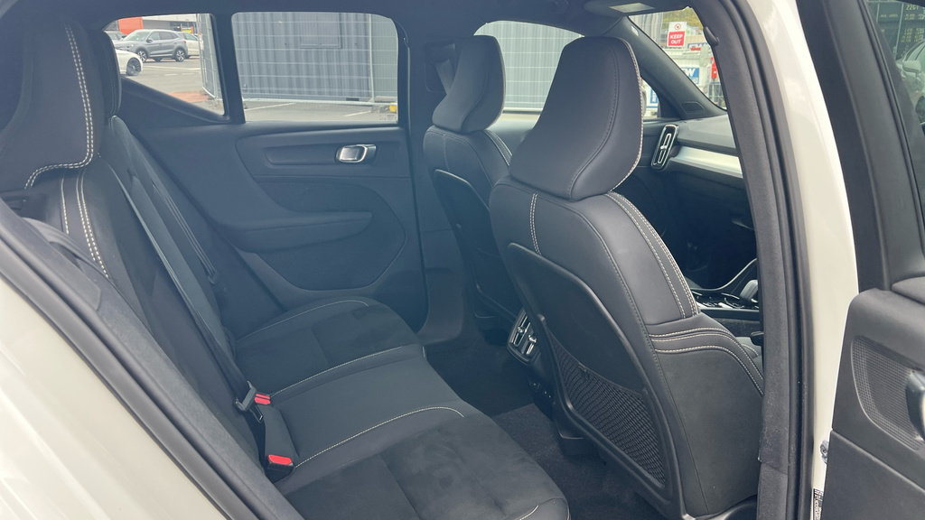 Volvo XC40 Xc40 2.0 B3p Plus Dark WF26EPJ White #6