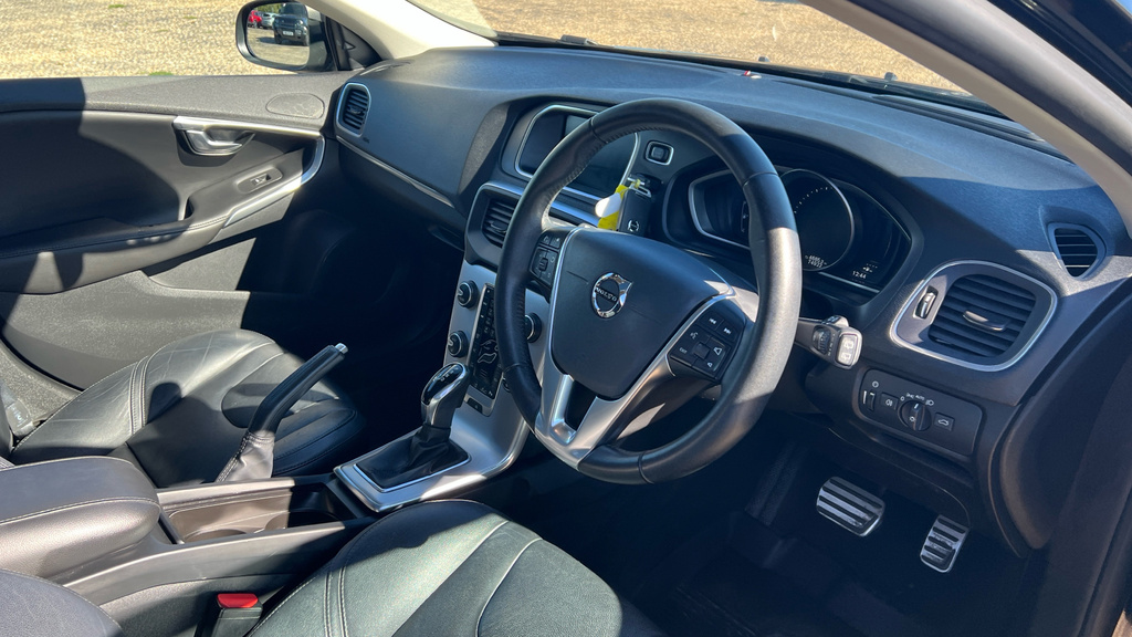 Volvo V40 V40 D3 4 Cyl 152 Inscription Edition Geartro Black #4