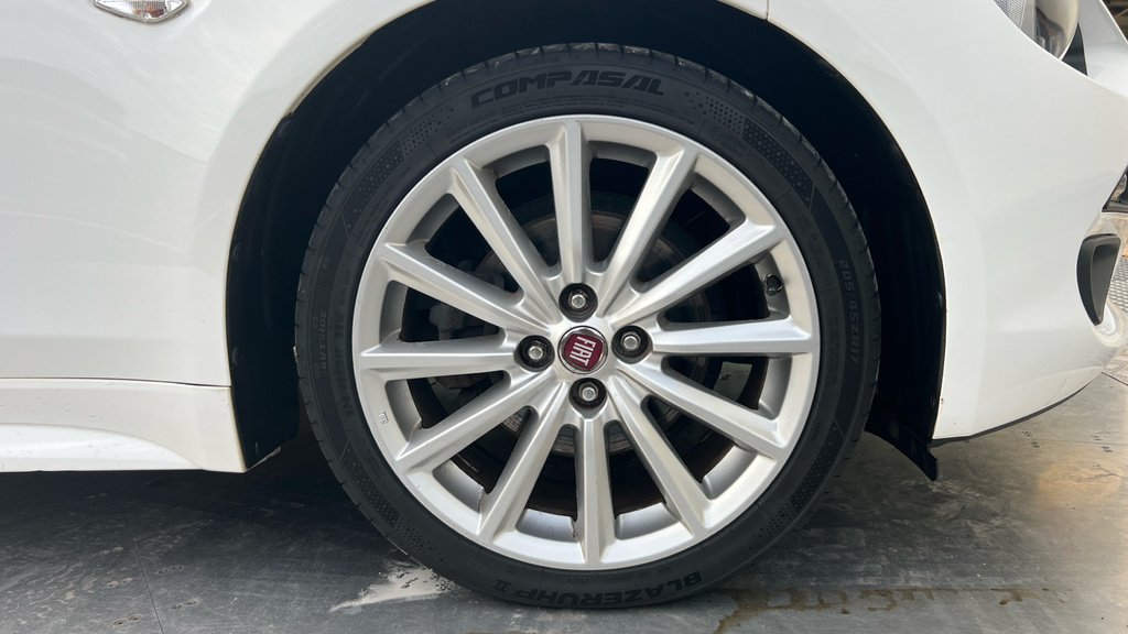 Fiat 124 Spider 124 Spider Lusso Multiair White #24
