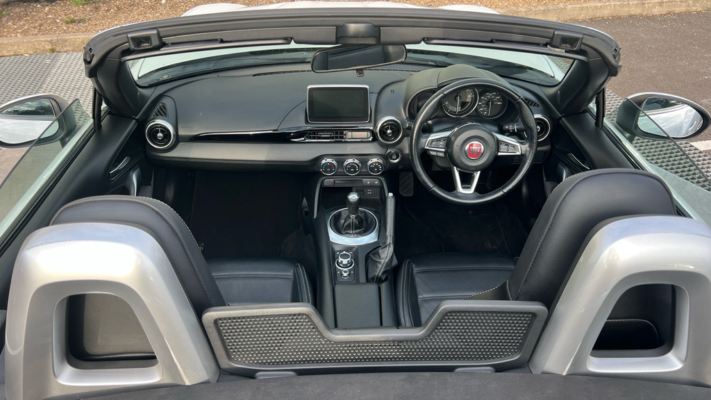 Fiat 124 Spider 124 Spider Lusso Multiair White #19