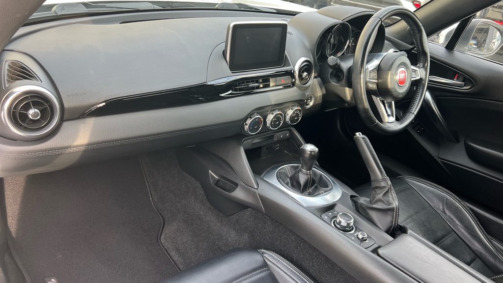 Fiat 124 Spider 124 Spider Lusso Multiair White #9
