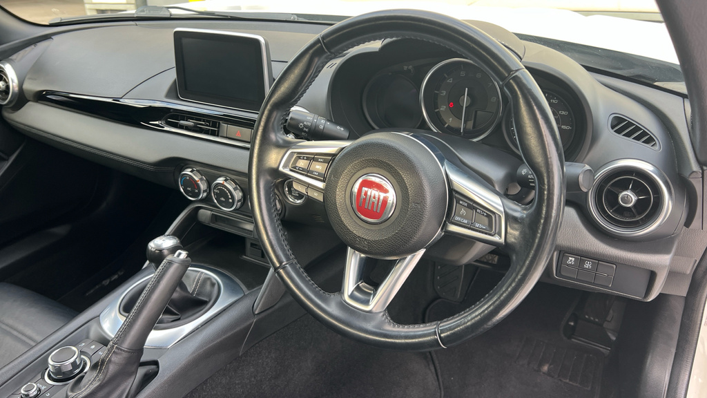 Fiat 124 Spider 124 Spider Lusso Multiair White #10