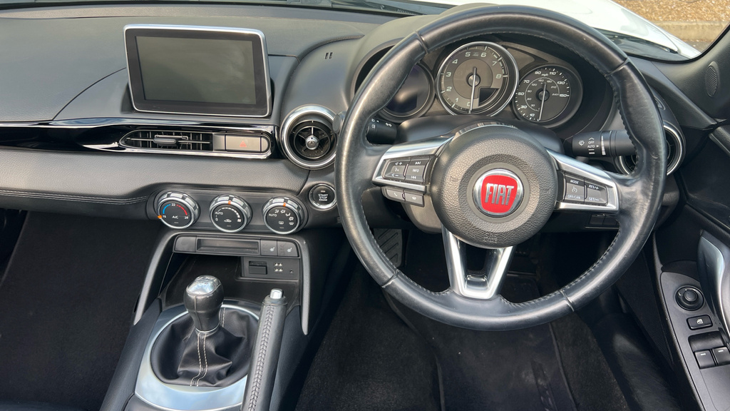 Fiat 124 Spider 124 Spider Lusso Multiair White #14