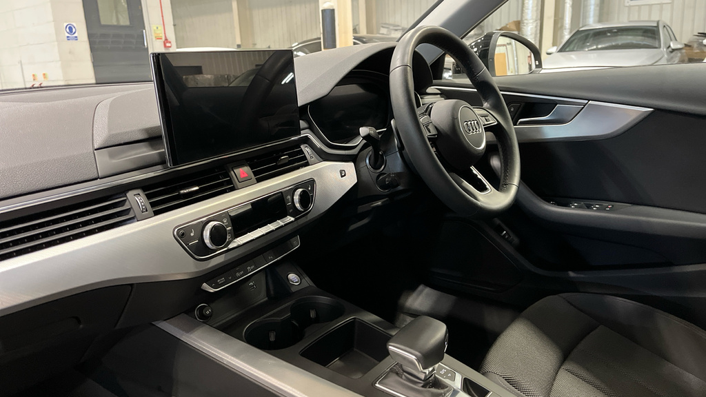 Audi A4 Avant Avant Technik 35 Tfsi 150 Ps S Tronic - 2023 White #2