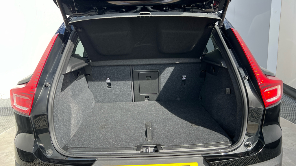 Volvo XC40 2.0 B3p Plus Dark 163 Ps Black #13