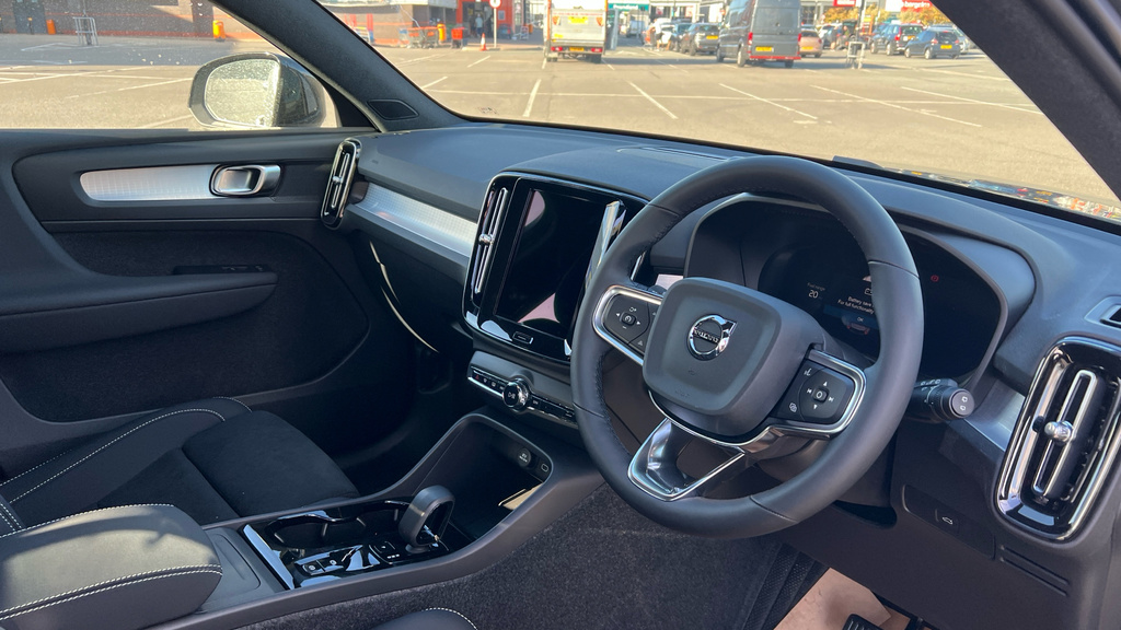 Volvo XC40 Xc40 2.0 B4p Plus Dark FE76DBU  #4