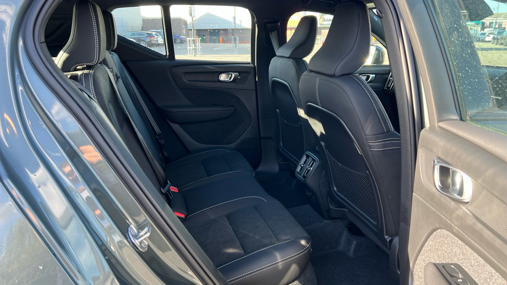 Volvo XC40 Xc40 2.0 B4p Plus Dark FE76DBU  #6