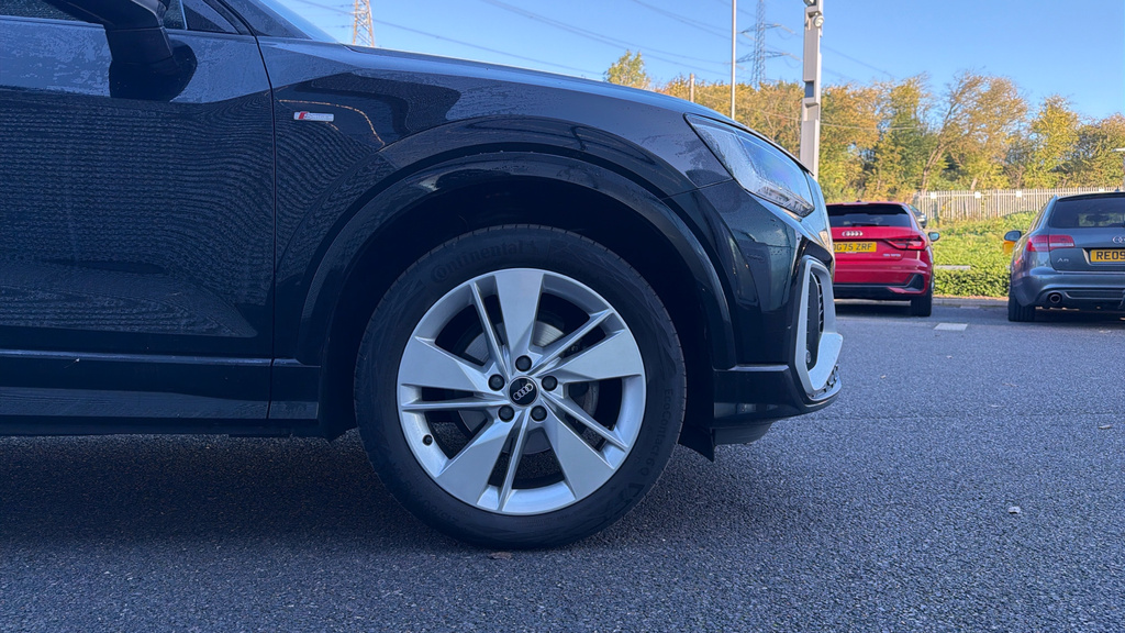 Audi Q2 30 Tfsi Sport Black #5