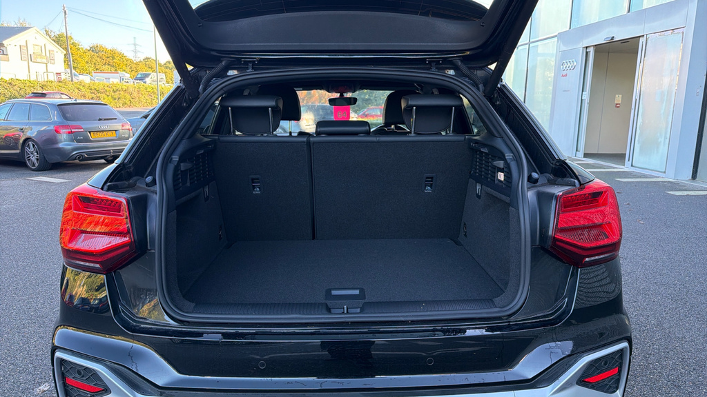 Audi Q2 30 Tfsi Sport Black #18