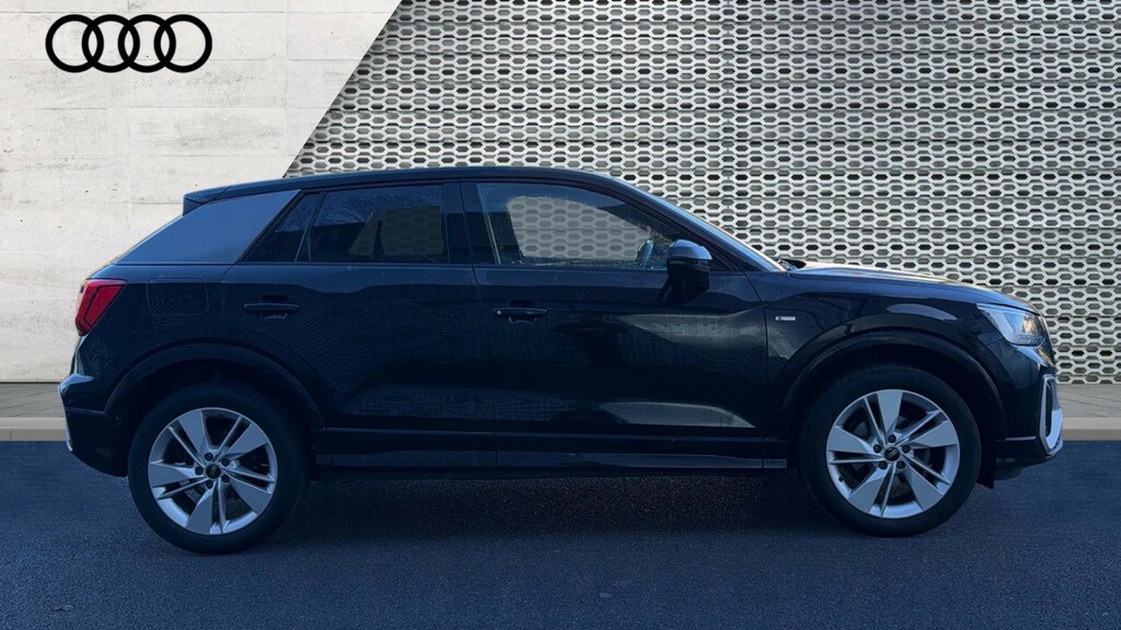 Audi Q2 30 Tfsi Sport Black #4