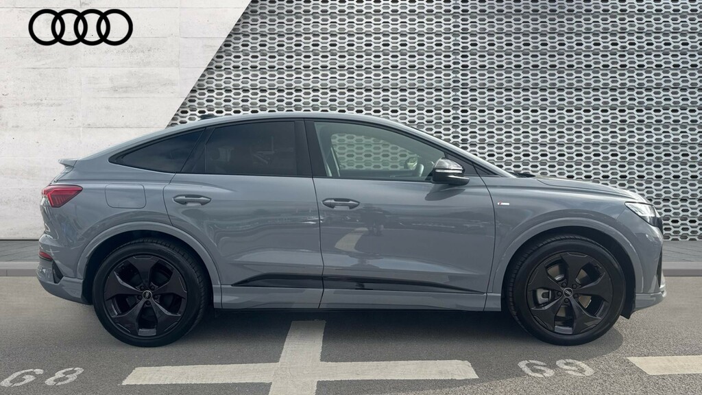 Audi Q4 E Tron Q4 210Kw Performance 82Kwh Black Edition Grey #4