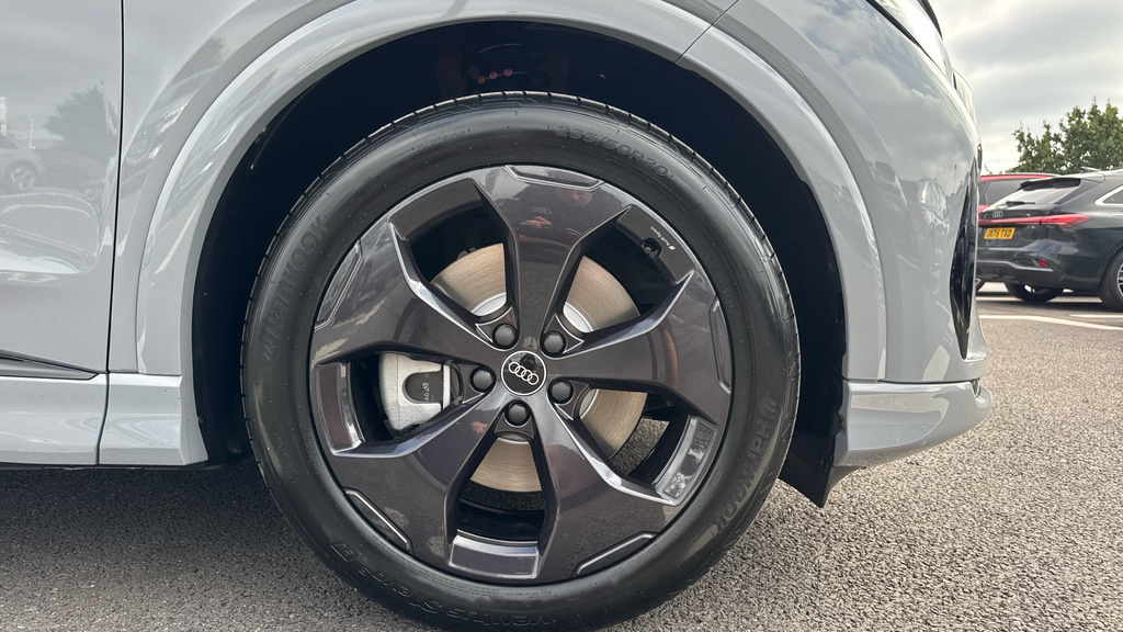 Audi Q4 E Tron Q4 210Kw Performance 82Kwh Black Edition Grey #5
