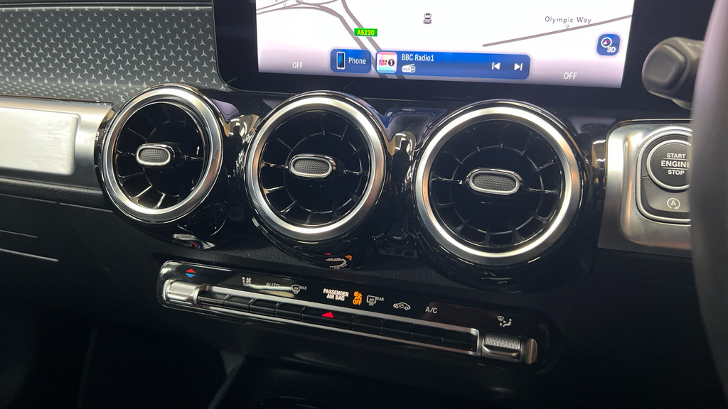 Mercedes-Benz GLB Class Glb 200 Amg Line Executive 7G-tronic Silver #33
