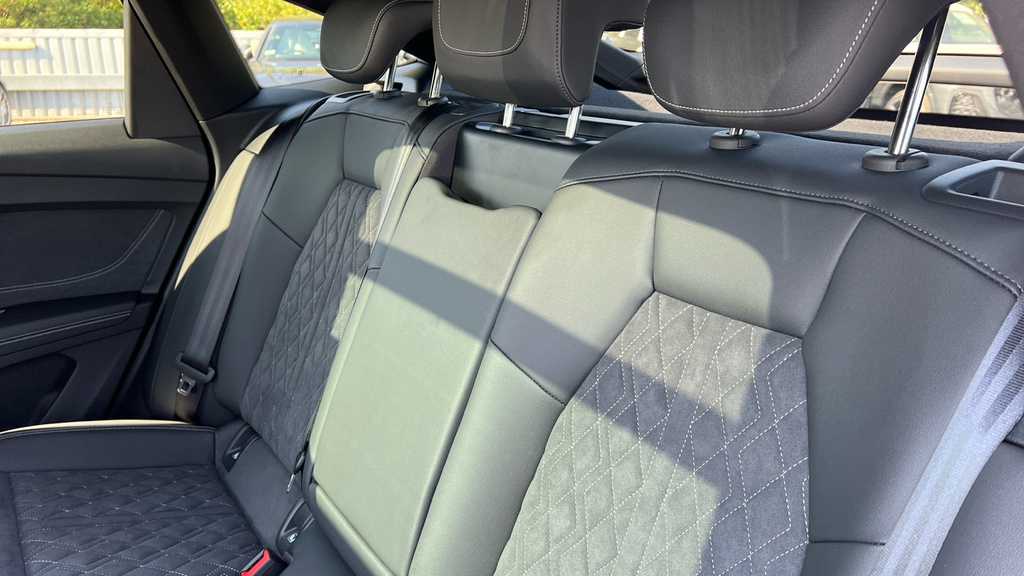 Audi Q4 E Tron S Line 40 150,00 Kw Purple #15