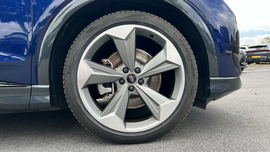 Audi Q4 E Tron Q4 210Kw 45 82Kwh Black Edition Blue #5