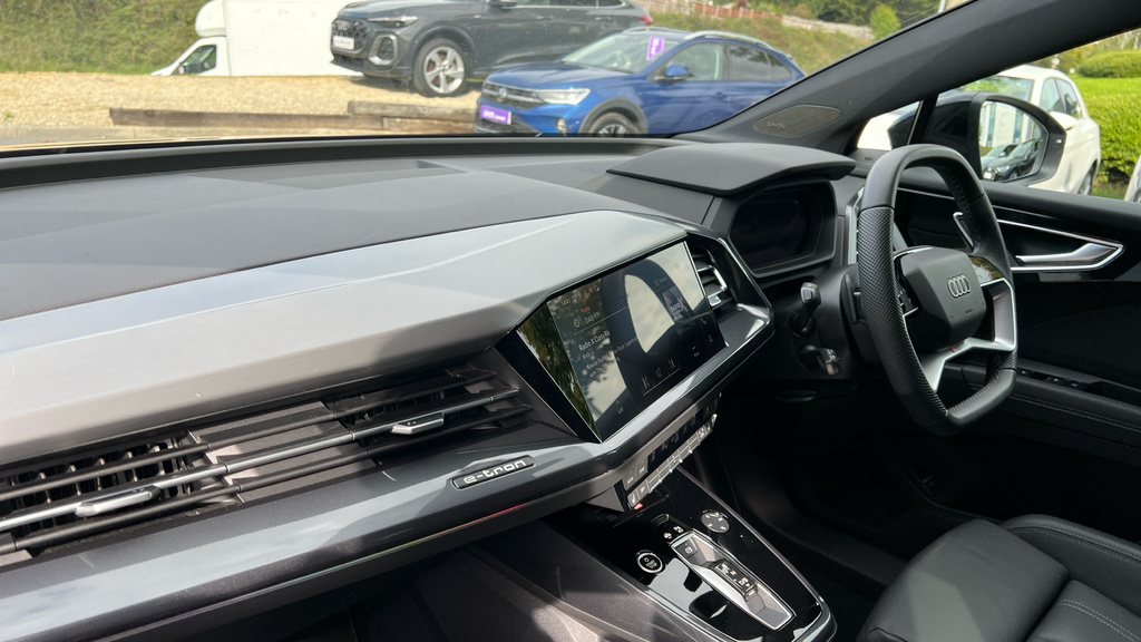 Audi Q4 E Tron Q4 210Kw 45 82Kwh Black Edition Blue #6