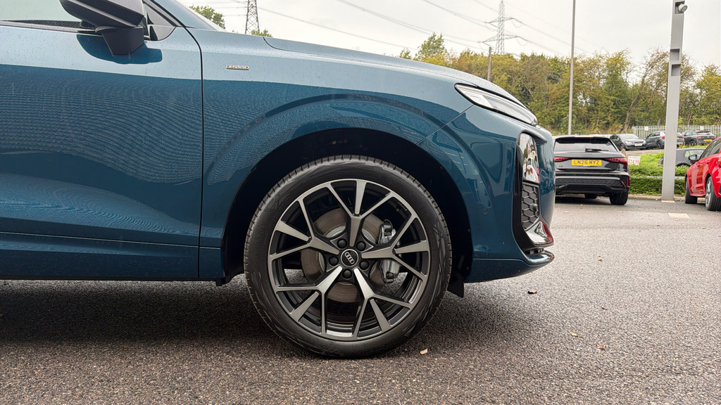 Audi Q3 Audi Q3 Suv Edition 1 E-hybrid 272 Ps S Tronic Blue #5