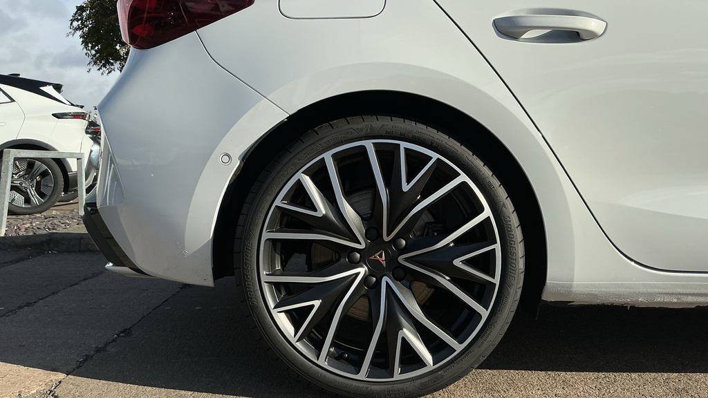 Cupra Leon Leon 1.5 Ehybrid 272 Vz2 Dsg White #5