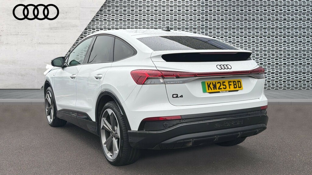 Audi Q4 E Tron Q4 150Kw 40 63Kwh Black Edition White #3