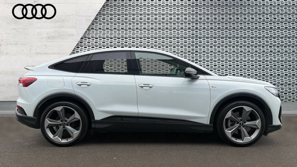 Audi Q4 E Tron Q4 150Kw 40 63Kwh Black Edition White #4