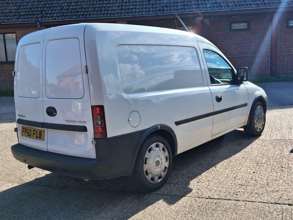 Vauxhall Combo 1.7 Cdti 2000 16V White #5
