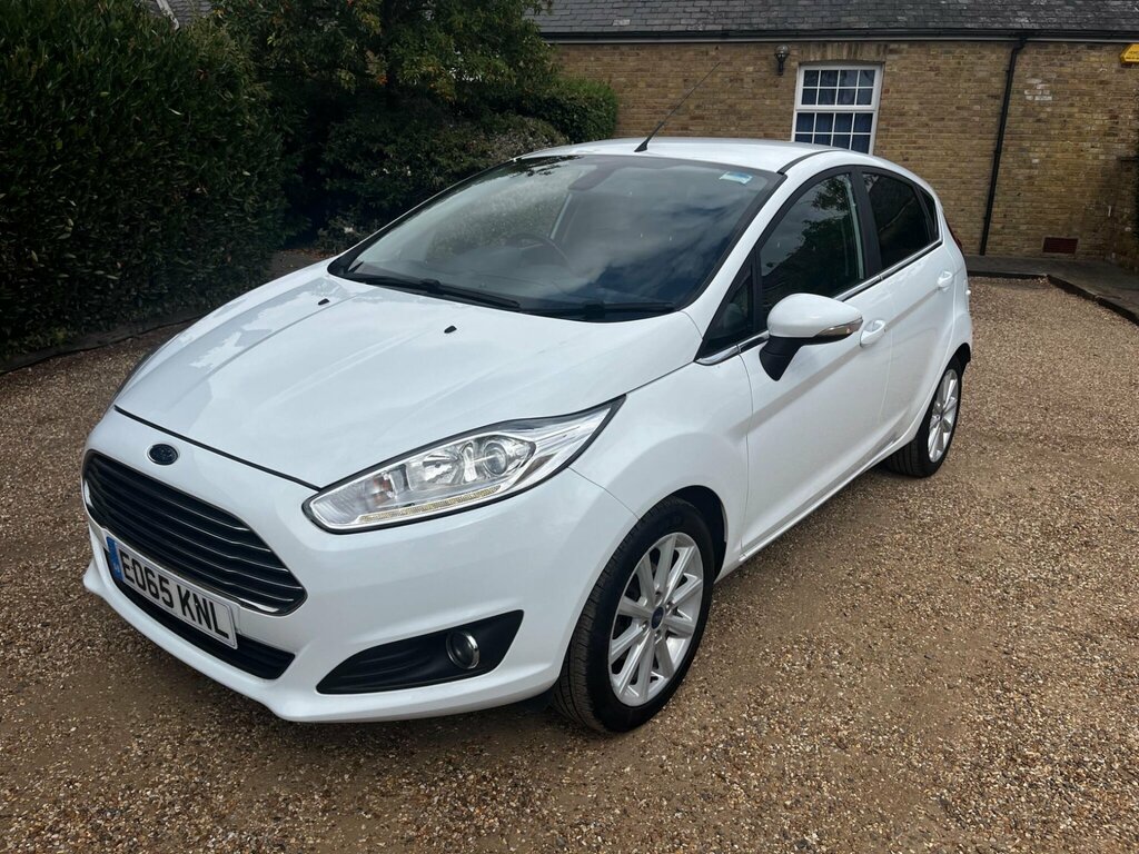 Ford Fiesta 1.0T Ecoboost Titanium Hatchback  #2