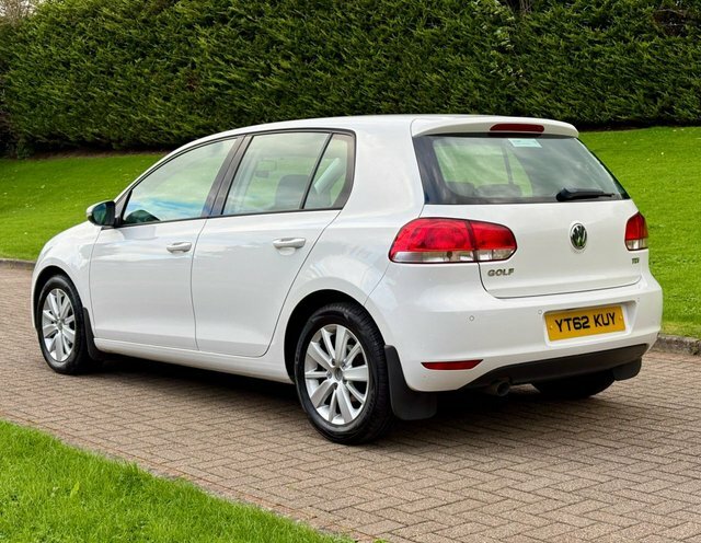 Volkswagen Golf 1.6 Tdi Match Hatchback White #4