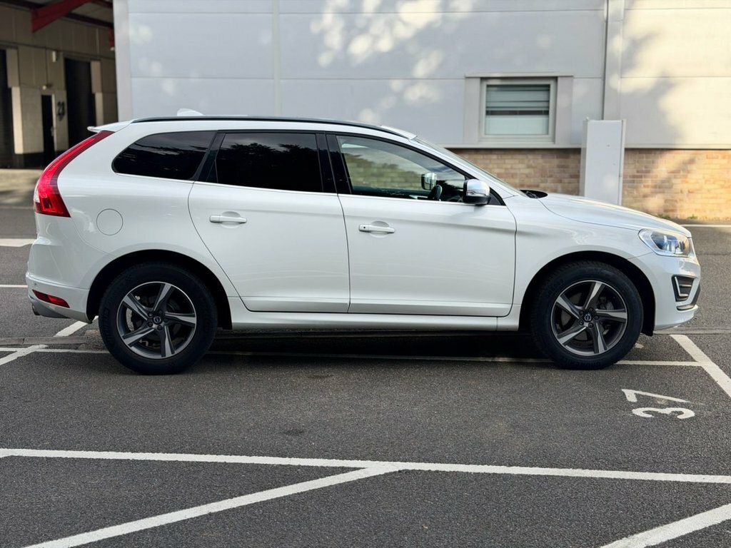 Volvo XC60 2L R-design White #4