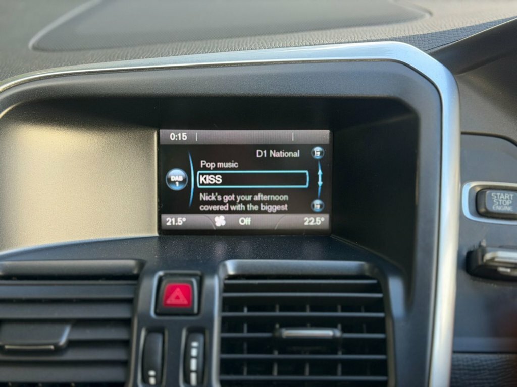 Volvo XC60 2L R-design White #6